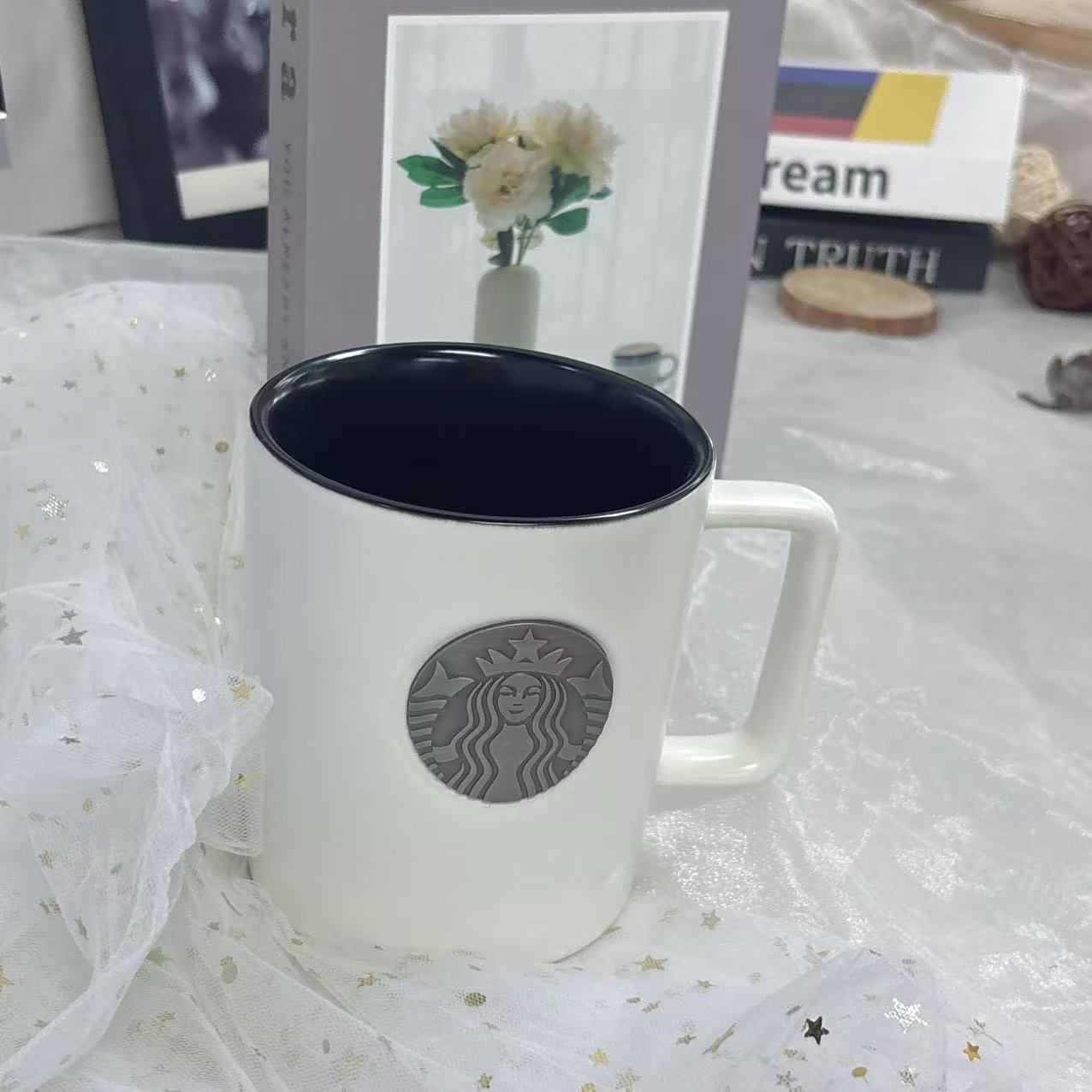Starbucks 450ml Black and Whit - đánh giá và giá Resin Art Logo