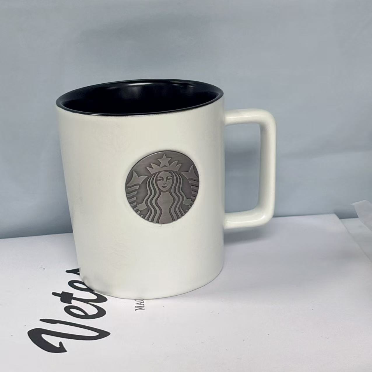 Starbucks 450ml Black and Whit - đánh giá và giá Resin Art Logo