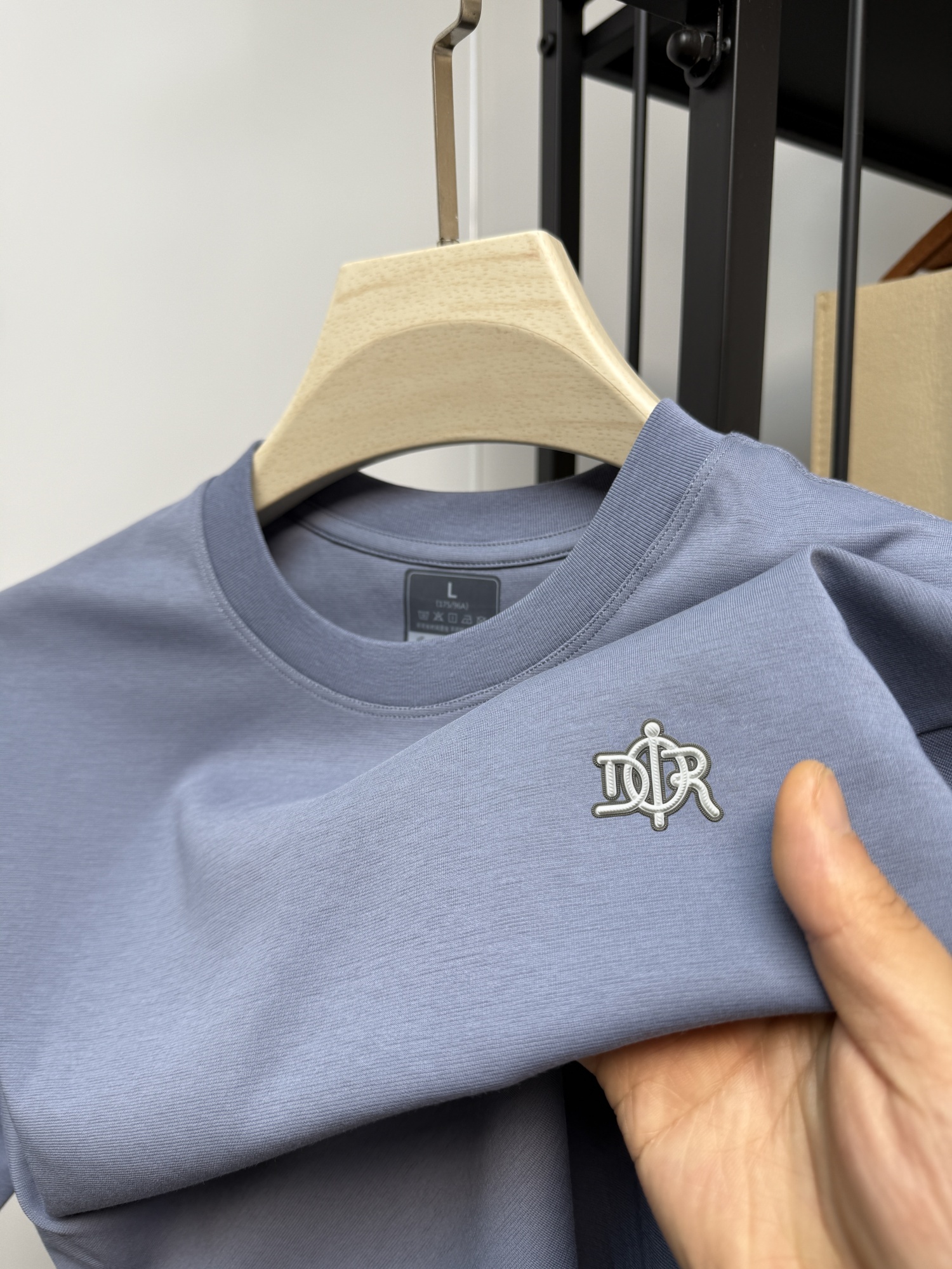 Men's Summer Round Neck T-Shir - đánh giá và giá Resin Art Logo