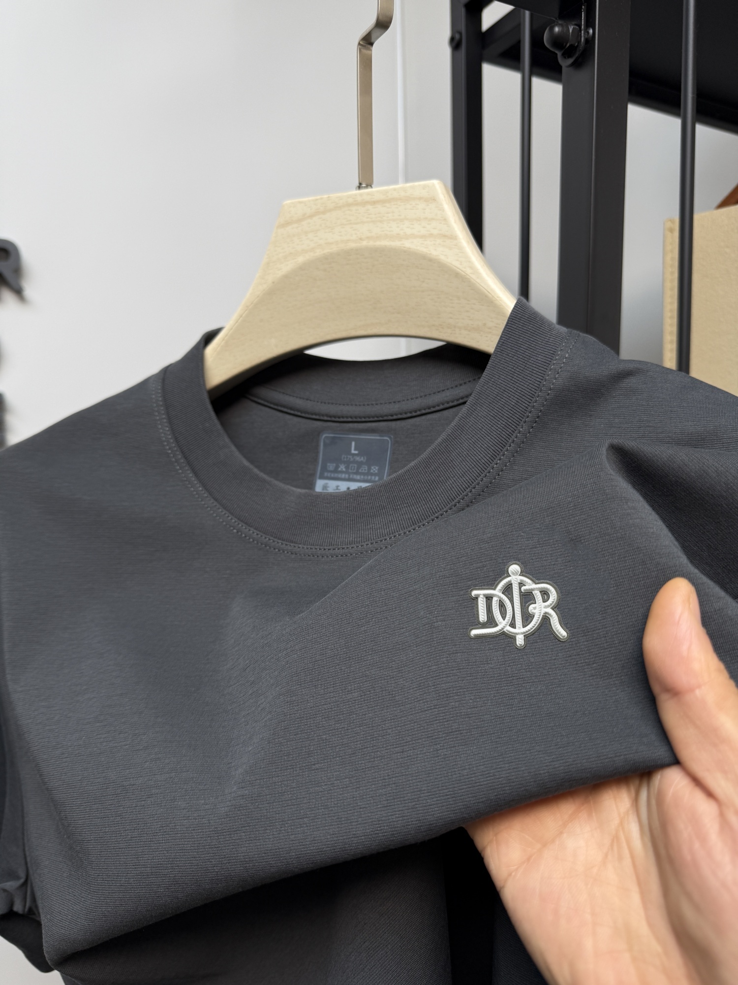 Men's Summer Round Neck T-Shir - đánh giá và giá Resin Art Logo